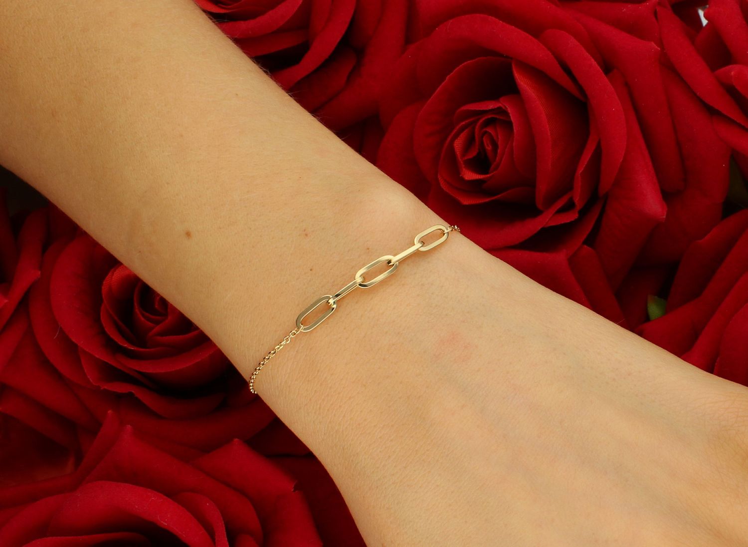 Bransoletka złota ankier pr 585, DIA-BRA-9054-585 Złota bransoletka o splocie ankier to rodzaj bransoletki, który z pewnością zachwyci kobiety eleganckie, wytworne, pełne klasy. Jest to model bardzo prosty 1.jpg