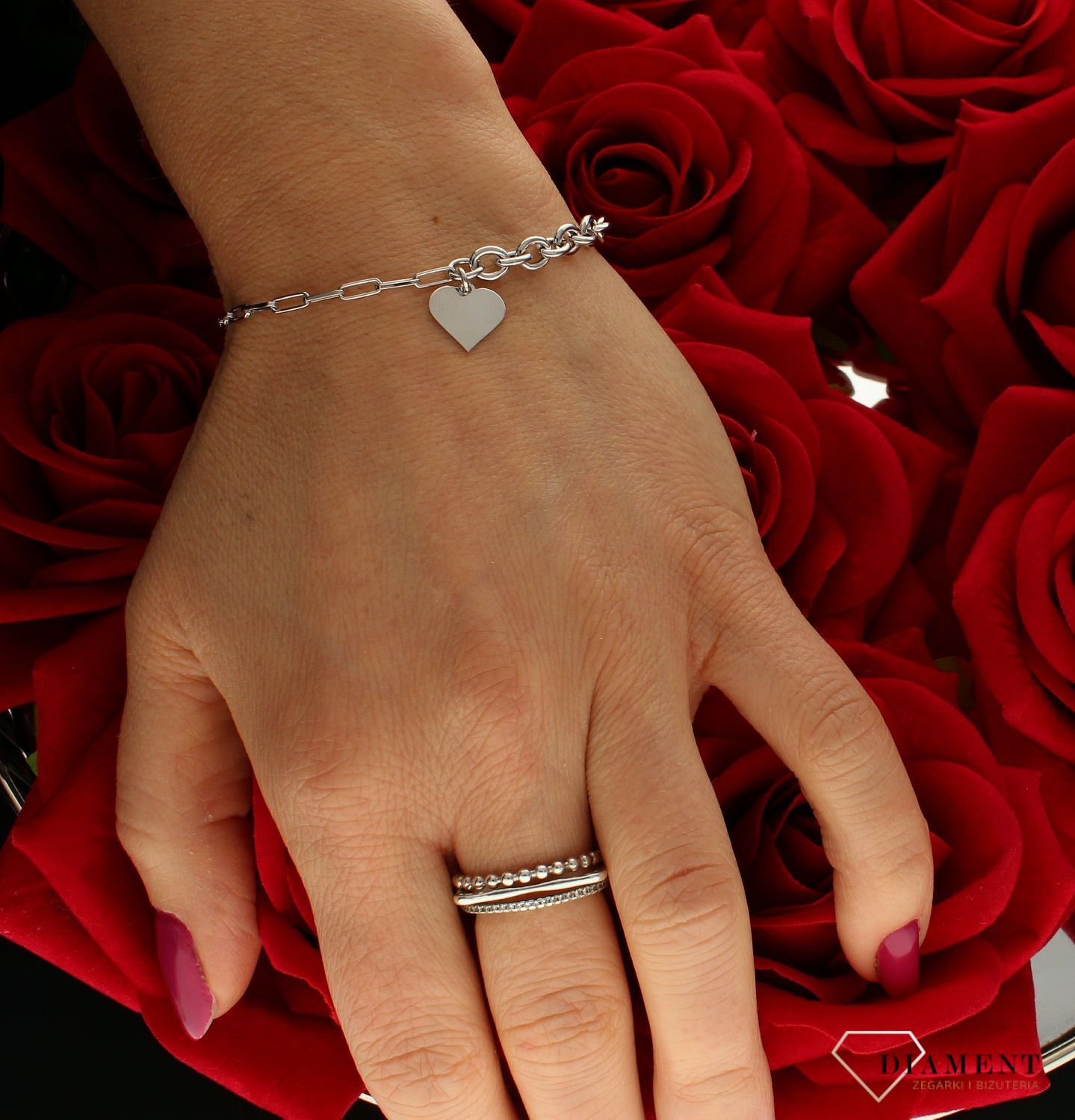 Bransoletka srebrna damska z serduszkiem Hit Blogerek DIA-BRA-9097-925. Delikatna bransoletka wykonana z najwyższej próby srebra  925 z zawieszką ozdobną o kształcie serca. Idealny pomysł na prezent. Subtelna ozdobna bransolet (1).jpg