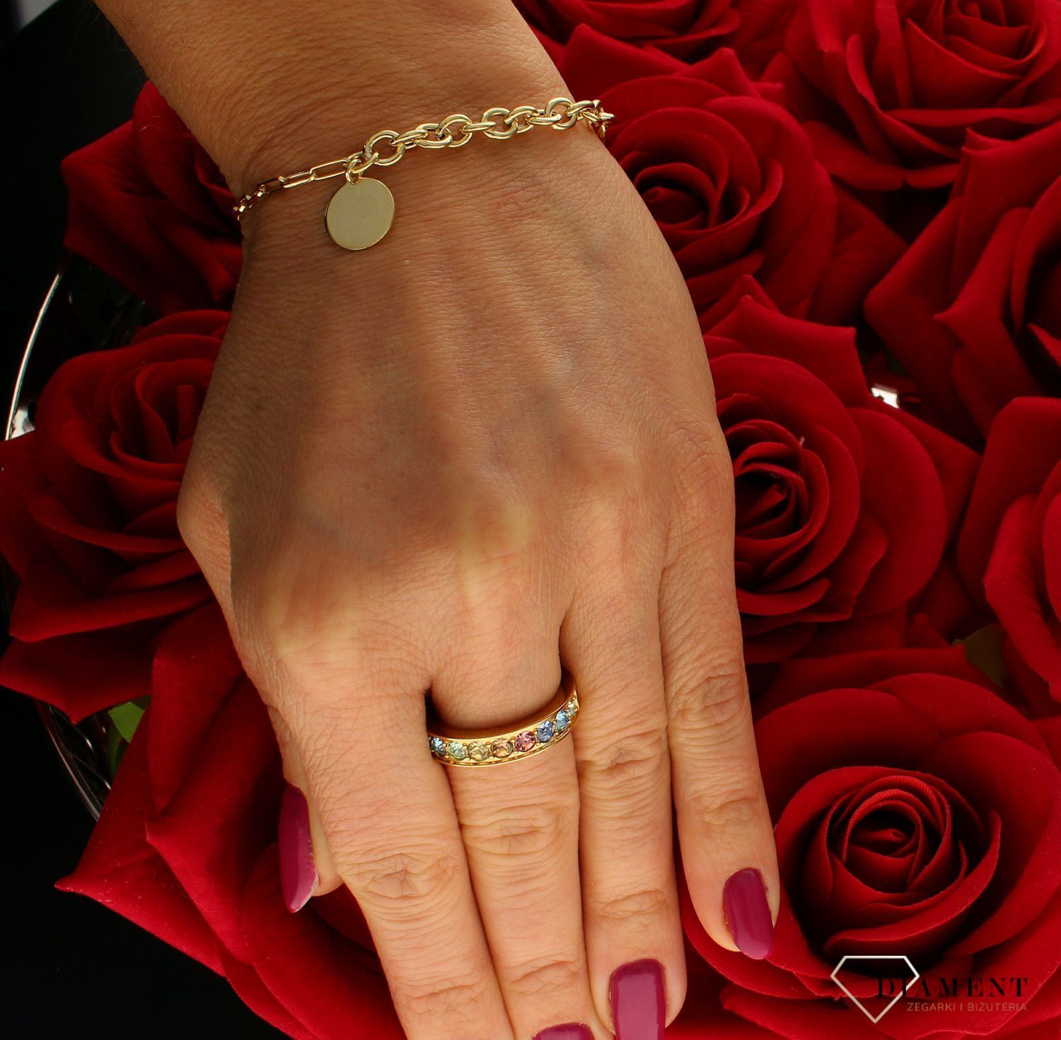 Bransoletka srebrna pokryta złotem z okrągłą blaszką DIA-BRA-9099Z-925. Delikatna bransoletka wykonana z najwyższej próby srebra 925 o modnym splocie spinaczy i okrągłych ogniwek. Bransoletka srebrna pokryta złotem z okrągłą.jpg