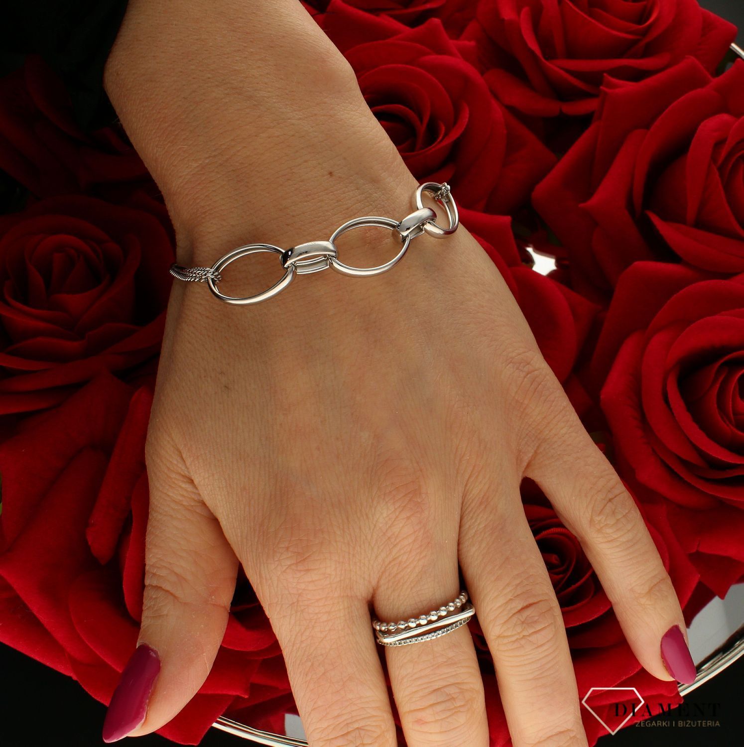 Bransoletka srebrna damska owalne ogniwka DIA-BRA-9103-925. Idealny pomysł na prezent. Subtelna ozdobna bransoletka, która świetnie się sprawdzi jako dodatek do letnich stylizacji.  Bransoletka z najwyższej jakości srebra, p.jpg