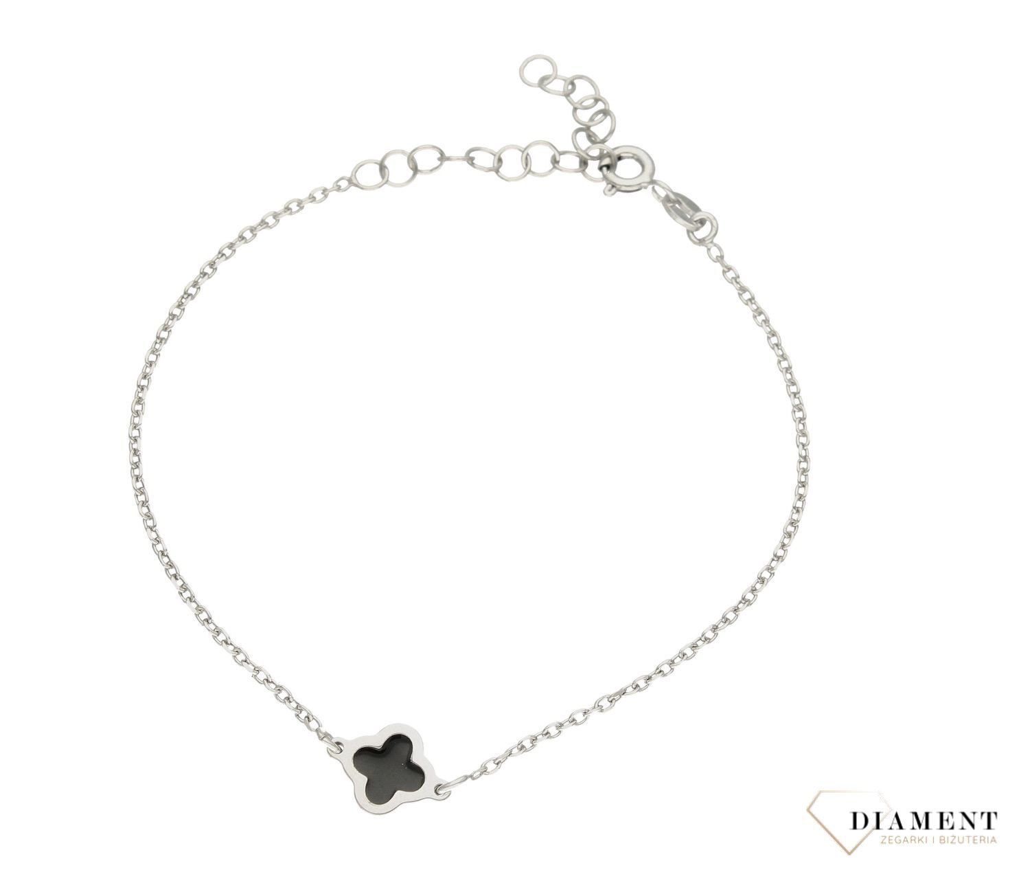 Bransoletka srebrna damska z czarną koniczynką DIA-BRA-9104-925. Delikatna bransoletka wykonana z najwyższej próby srebra  925 z zawieszką ozdobną w kształcie koniczynki wypełnionej czarną masą perłową. Idealny pomysł na pre.jpg