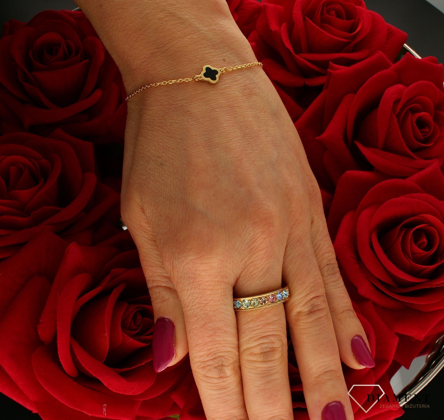 Bransoletka srebrna pokryta złotem z czarną koniczynką DIA-BRA-9104Z-925.  Delikatna bransoletka wykonana z najwyższej próby srebra 925 o modnym klasycznym splocie ankier z czarną koniczynką. Bransoletka srebrna pokryta złot.jpg