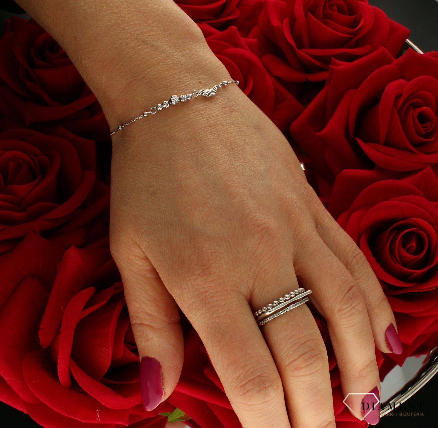 Bransoletka damska srebrna celebrytka ze skrzydełkiem DIA-BRA-9105-925. Delikatna bransoletka wykonana z najwyższej próby srebra 925 z kuleczkami i ozdobną zawieszką skrzydełko. Idealny pomysł na prezent (2).jpg