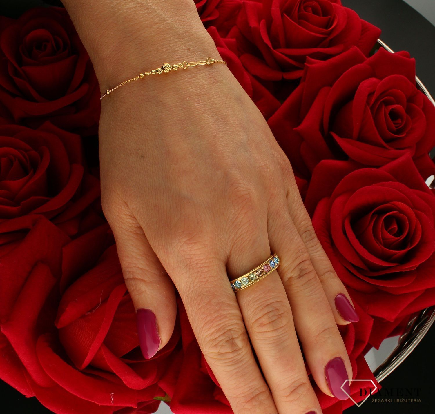 Bransoletka srebrna pokryta złotem z kuleczkami DIA-BRA-9106-925. Delikatna bransoletka wykonana z najwyższej próby srebra 925 o modnym splocie ankier i kuleczkami oraz zawieszką znak nieskończoności. Bransoletka srebrna pokry (1).jpg