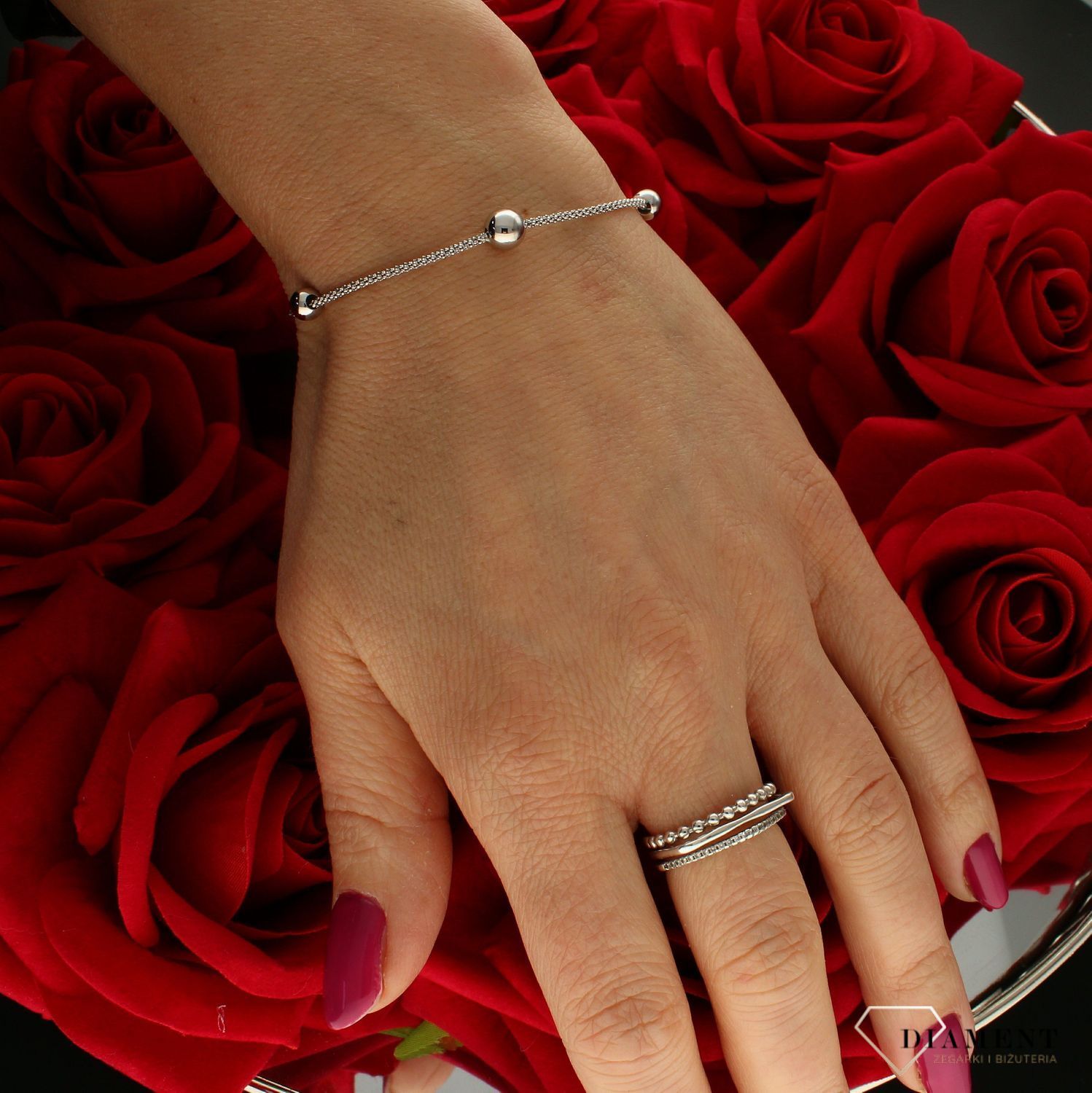 Bransoletka damska srebrna z ozdobnymi kulkami DIA-BRA-9111-925. Delikatna bransoletka wykonana z najwyższej próby srebra 925 o modnym splocie z trzema kulkami. Idealny pomysł na prezent.  (2).jpg