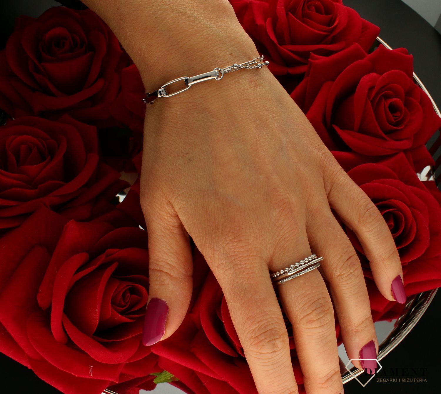 Srebrna bransoletka podwójny łańcuszek Spinacze DIA-BRA-9114-925. Delikatna bransoletka wykonana z najwyższej próby srebra  925 z elementami ozdobnymi w formie spinaczy. Idealny pomysł na prezent (2).jpg