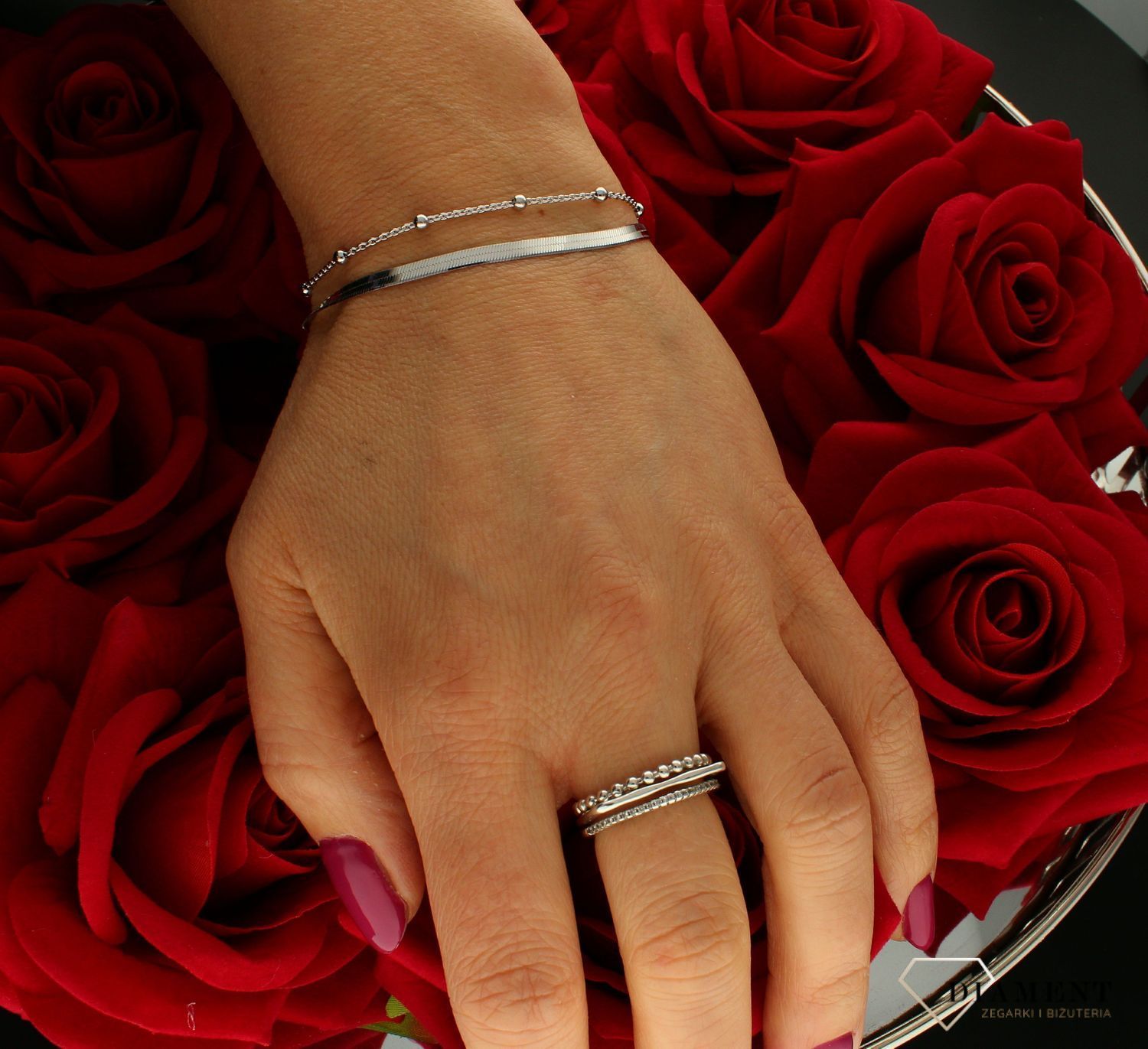 Bransoletka srebrna damska żmijka z ozdobnymi kuleczkami DIA-BRA-9116-925. Delikatna bransoletka wykonana z najwyższej próby srebra 925 z podwójnym łańcuszkiem, żmijką oraz ankier z ozdobnymi kuleczkami, Idealny pomysł na pr.jpg