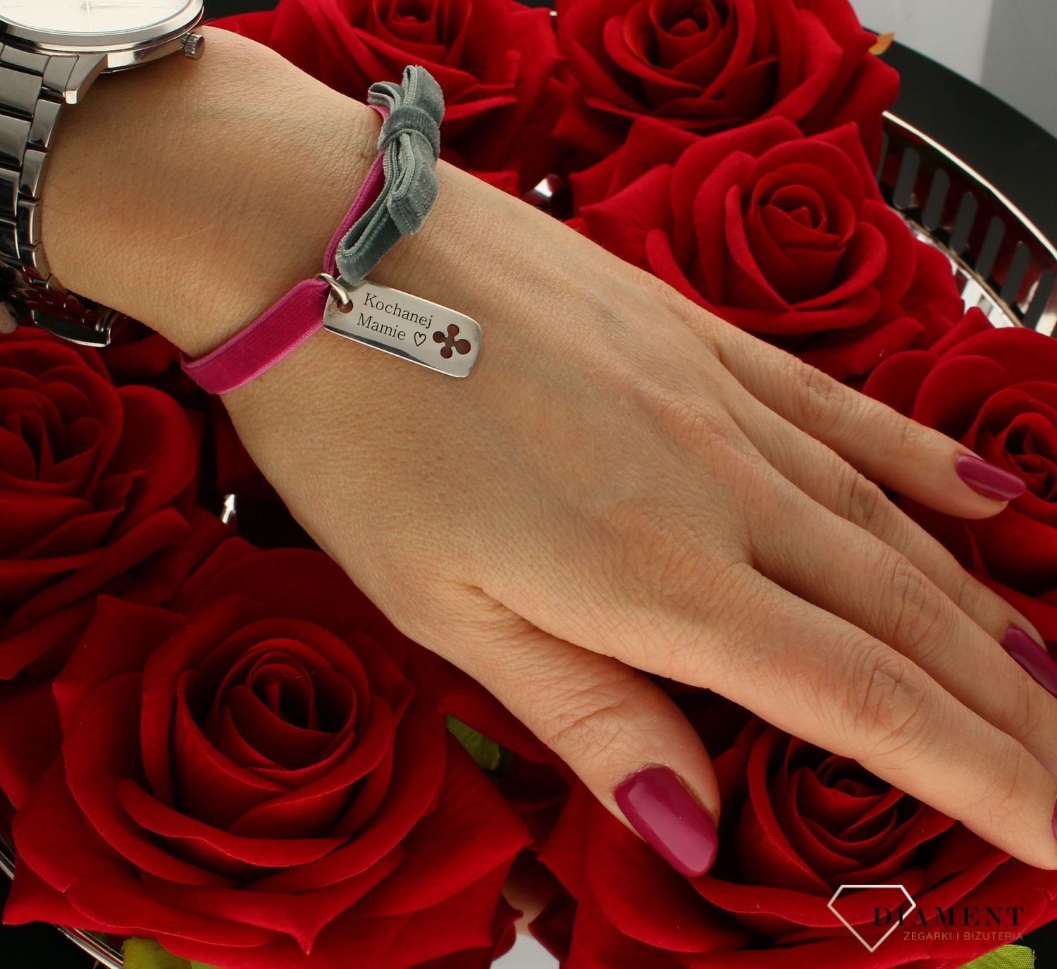 Bransoletka damska różowo-zielona wstążka z zawieszką ''Kochanej mamie'' DIA-BRA-9367-925 (2).jpg