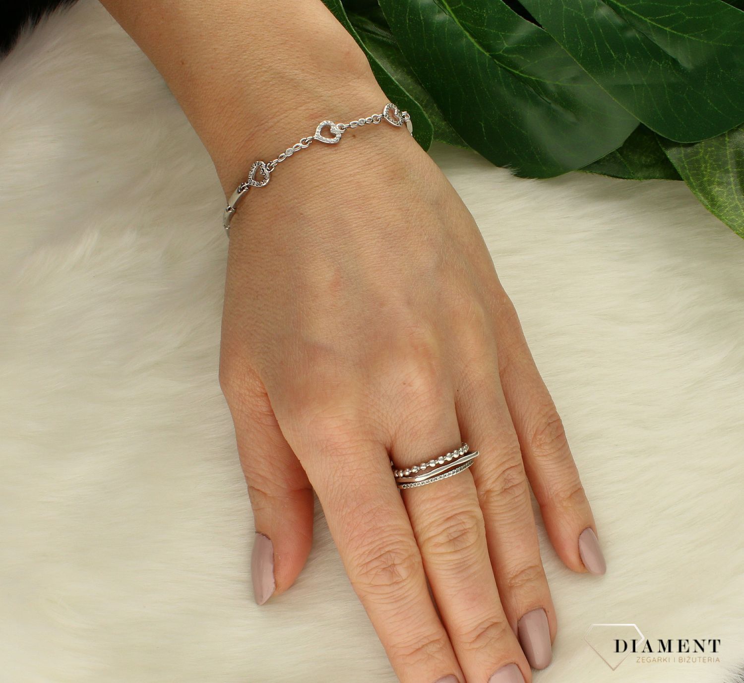Srebrna bransoletka damska z podłużnych gładkich elementów oraz serduszek w cyrkoniach DIA-BRA-9654dd.jpg