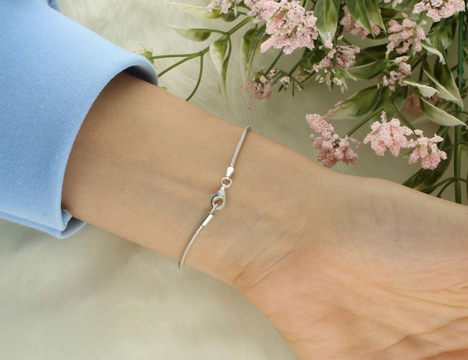 Srebrna bransoletka żyłka 925 ✨ 19 cm, waga 1,72 g, zapięcie karabińczyk. Delikatna i elegancka – idealna na co dzień i na prezent. Minimalistyczna i ponadczasowa – ta srebrna bransoletka typu ż1.jpg