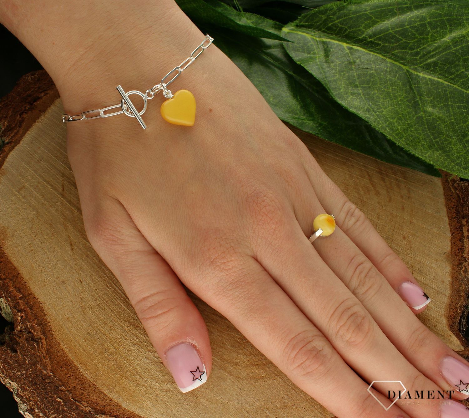 Srebrna bransoletka damska 925 z bursztynowym sercem DIA-BRA-9855-925. Srebrna bransoletka damska z kamieniami. Srebrna bransoletka damska z bursztynem. Srebrna bransoletka idealna na prezent dla kobiety (1).jpg