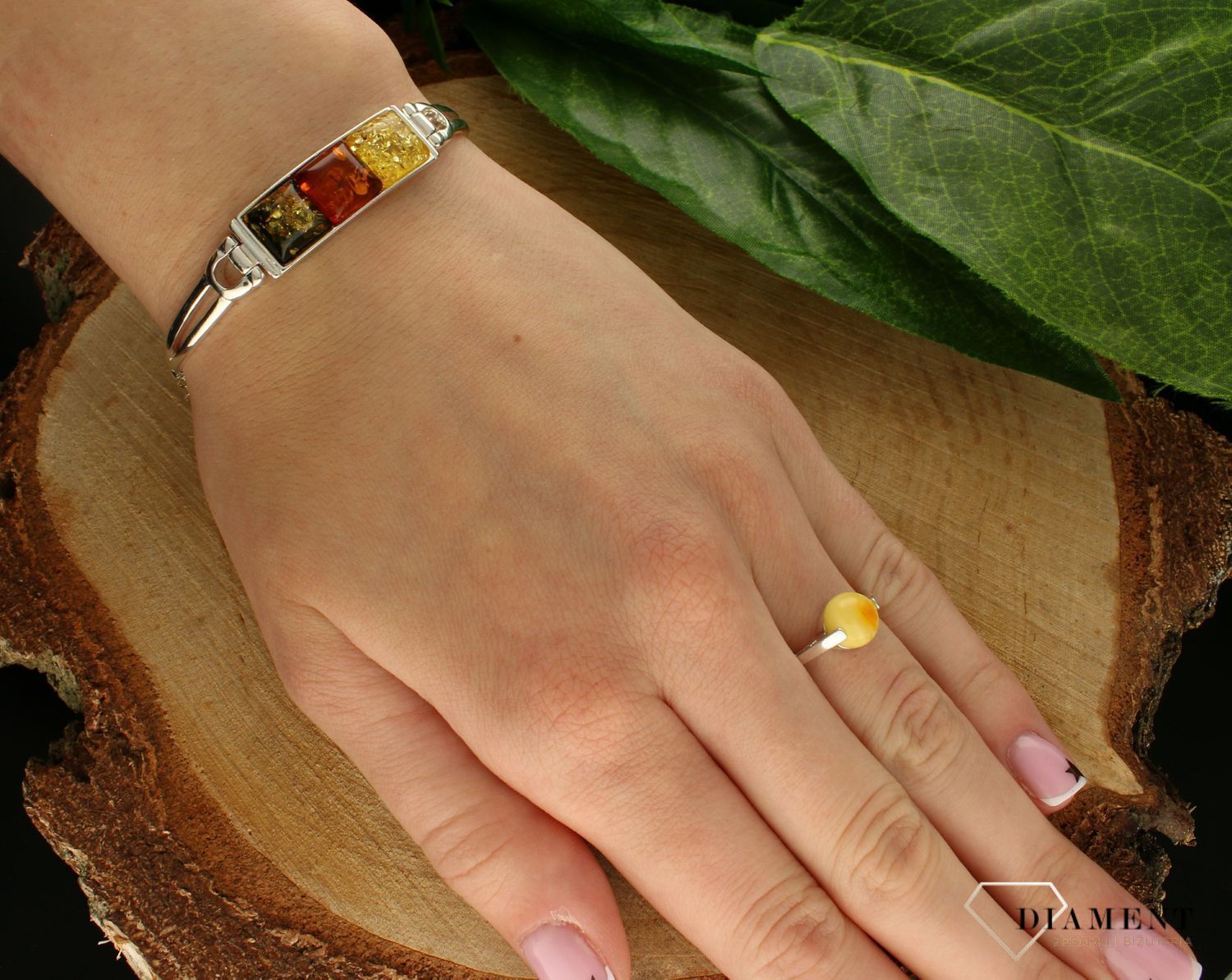 Srebrna bransoletka damska 925 z potrójnym bursztynem bałtyckim DIA-BRA-9954-925. Srebrna bransoletka damska z kamieniami. Srebrna bransoletka damska z bursztynem. Srebrna bransoletka idealna na prezent dla kobiety (1).jpg