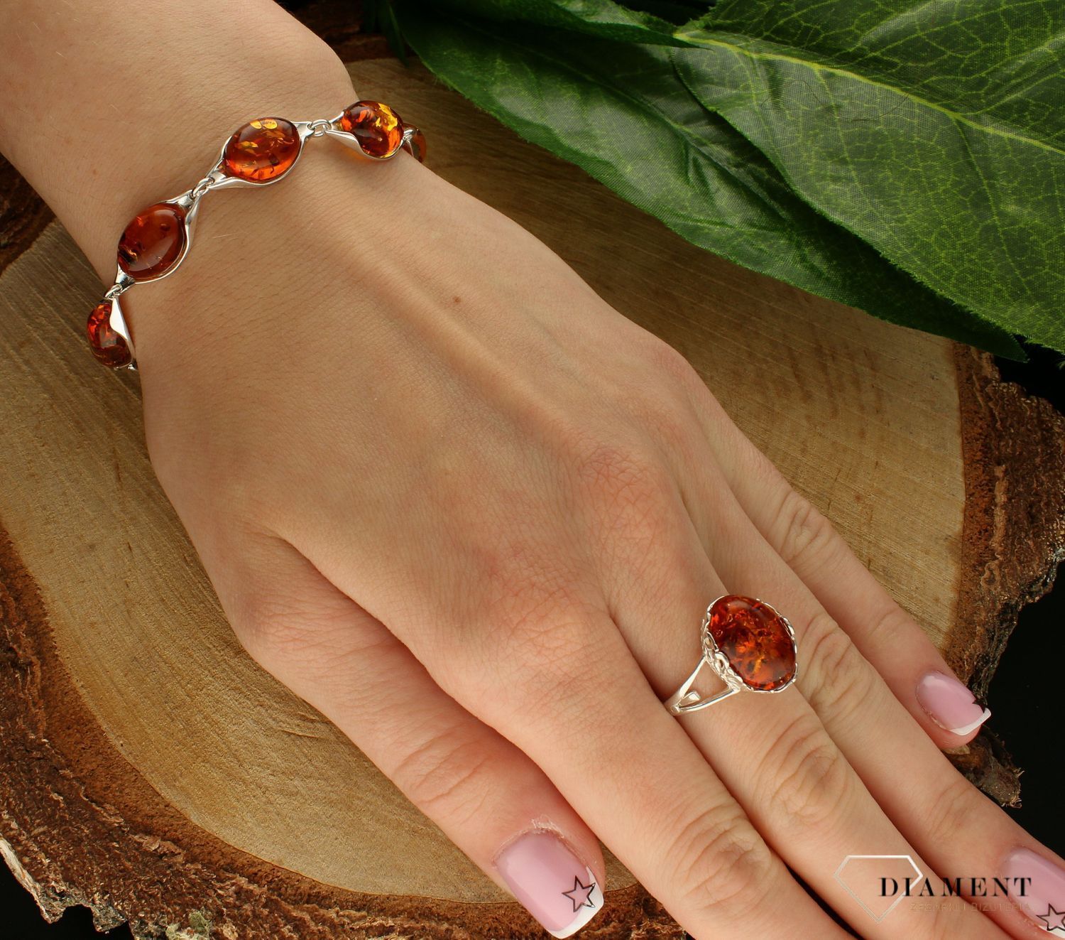 Srebrna bransoletka damska z brązowym bursztynem bałtyckim DIA-BRA-9955-925. Srebrna bransoletka damska idealna na prezent. Bran.jpg