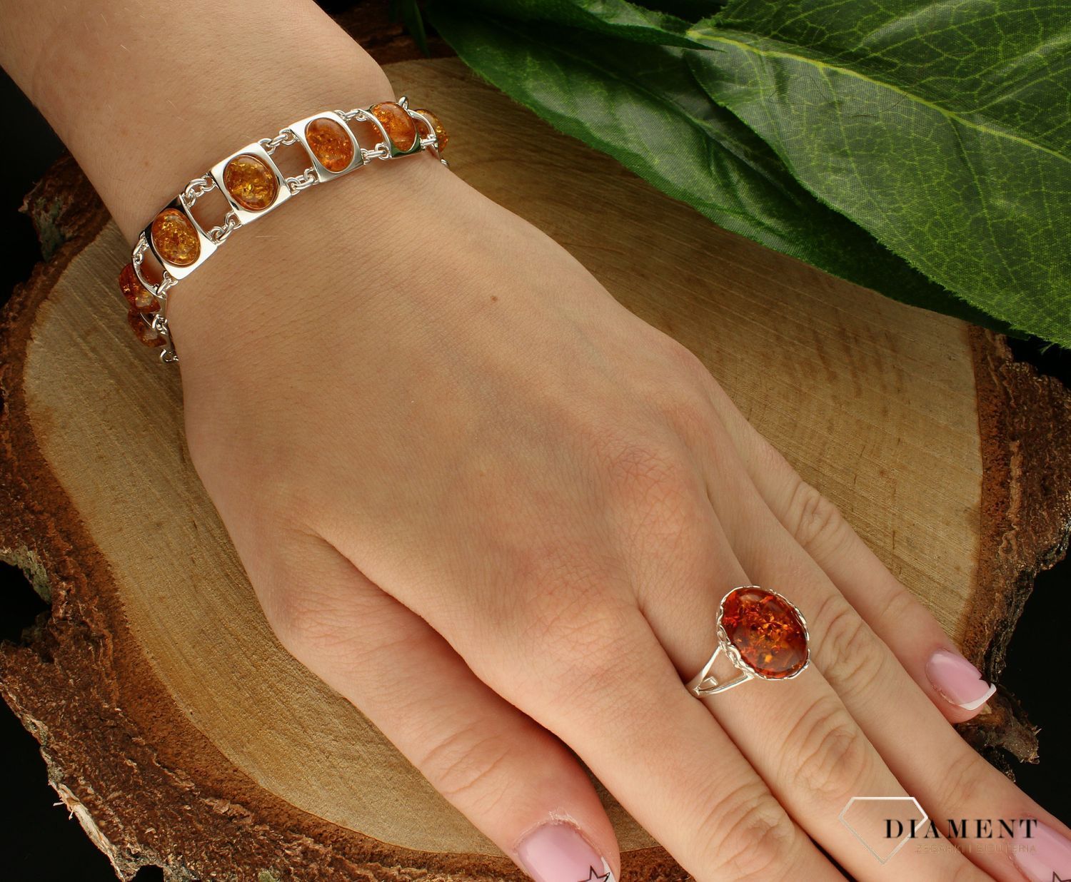 Srebrna bransoletka damska z miodowym bursztynem bałtyckim DIA-BRA-9956-925. Srebrna bransoletka damska z kamieniami. Srebrna bransoletka damska z bursztynem. Srebrna bransoletka idealna na prezent dla kobiety (2).jpg