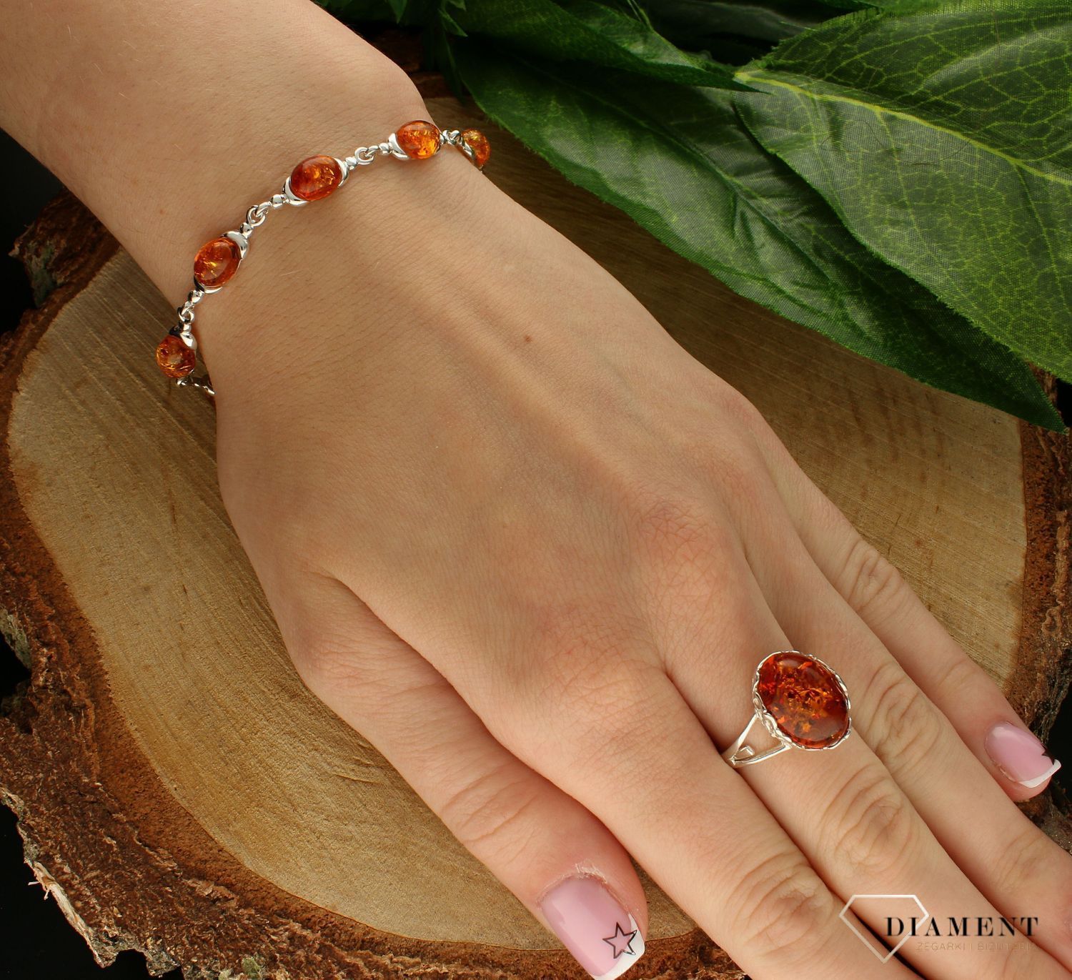 Srebrna bransoletka damska z miodowym bursztynem bałtyckimDIA-BRA-9961-925. Srebrna bransoletka damska idealna na prezent. Brans.jpg