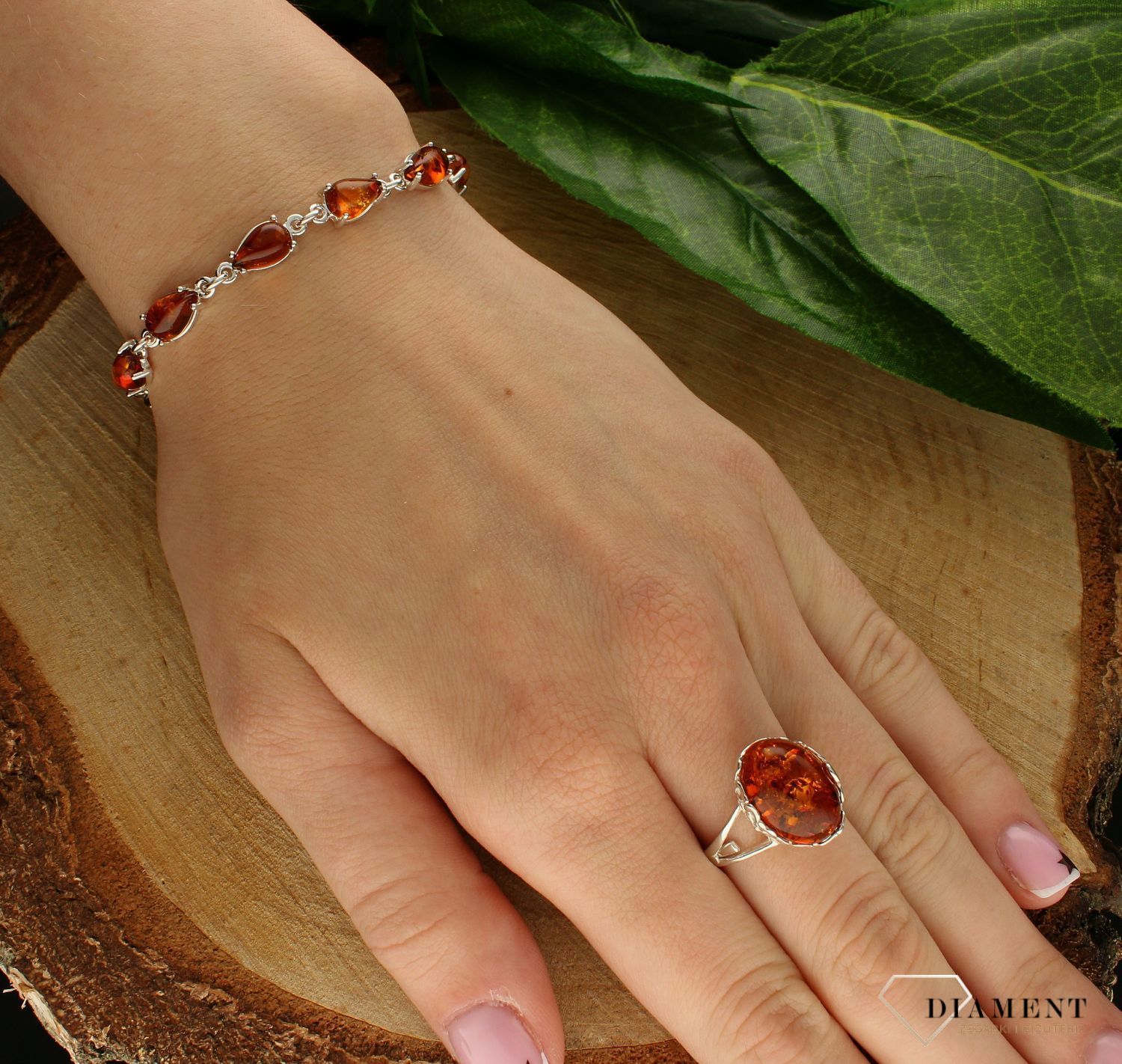 Srebrna bransoletka damska z brązowym bursztynem bałtyckim DIA-BRA-9966-925. Srebrna bransoletka damska idealna na prezent. Bran.jpg