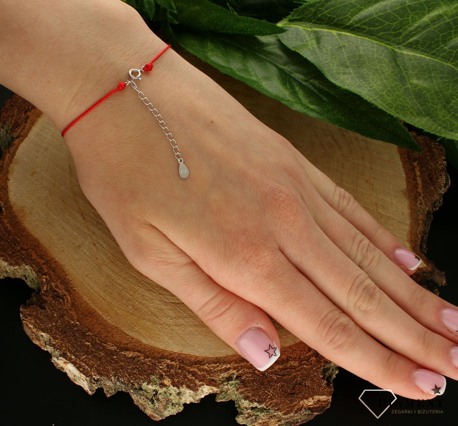 Srebrne bransoletka damska 925 rozgwiazda na czerwonym sznureczku DIA-BRA-9973-925.  Srebrna bransoletka damska idealna na prezent dla kobiety. Bransoletka na czerwonym sznureczku. Bransoletka na sznureczku z rozgwiazdą.  (1 (3).jpg
