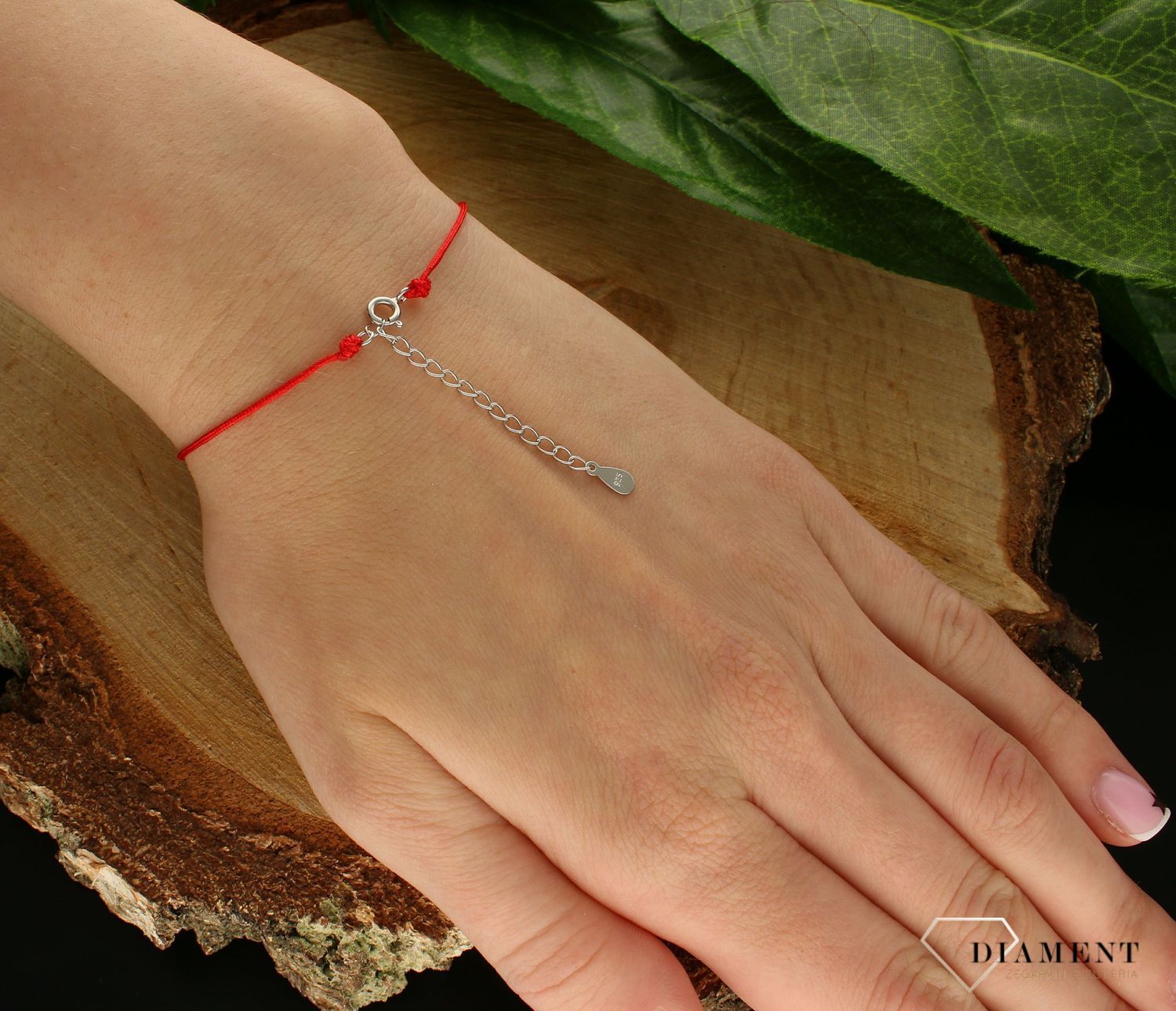 Srebrna bransoletka damska idealna na prezent dla kobiety. Bransoletka na czerwonym sznureczku. Bransoletka na sznureczku ze serduszkiem.  (1).jpg