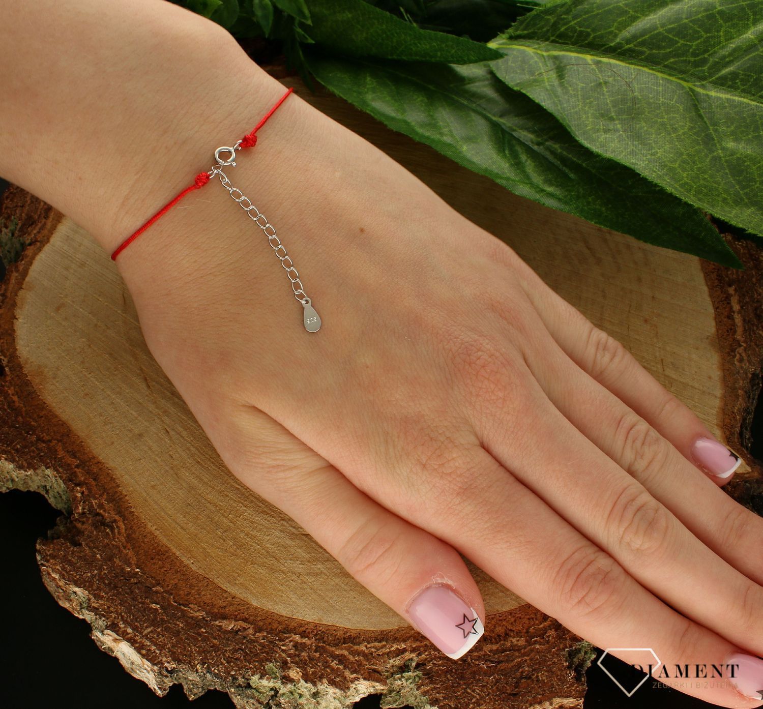 Srebrne bransoletka damska 925 splecione serduszka na czerwonym sznureczku DIA-BRA-9977-925. Srebrna bransoletka damska idealna na prezent dla kobiety. Bransoletka na czerwonym sznureczku. Bransoletka na sznureczku ze serdus (3).jpg