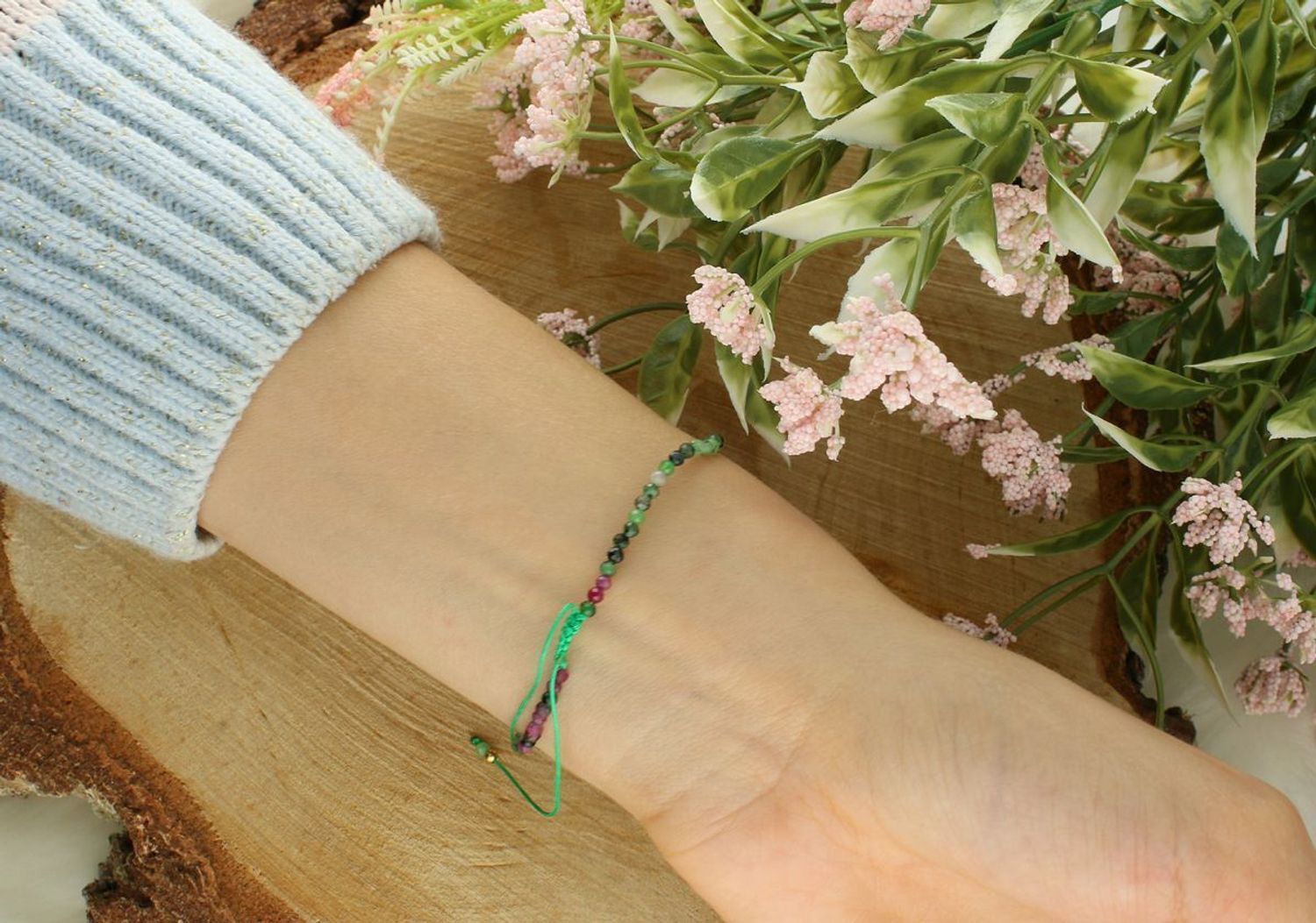 Bransoletka damska na sznureczku z zoisytem rubinowym – stal szlachetna, regulowana,,.jpg