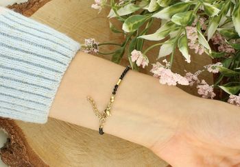 Pozłacana bransoletka damska z turmalinem – stal szlachetna, długość 16+3 cm. Elegancka, lekka i z naturalnymi kamieniami – idealna na prezent lub do codziennego noszenia.3.jpg