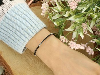 Stylowa bransoletka damska ze stali nierdzewnej ozdobiona naturalnym turmalinem. Regulowana długość 15 cm + 4 cm i zapięcie na karabińczyk zapewniają komfort noszenia.2.jpg