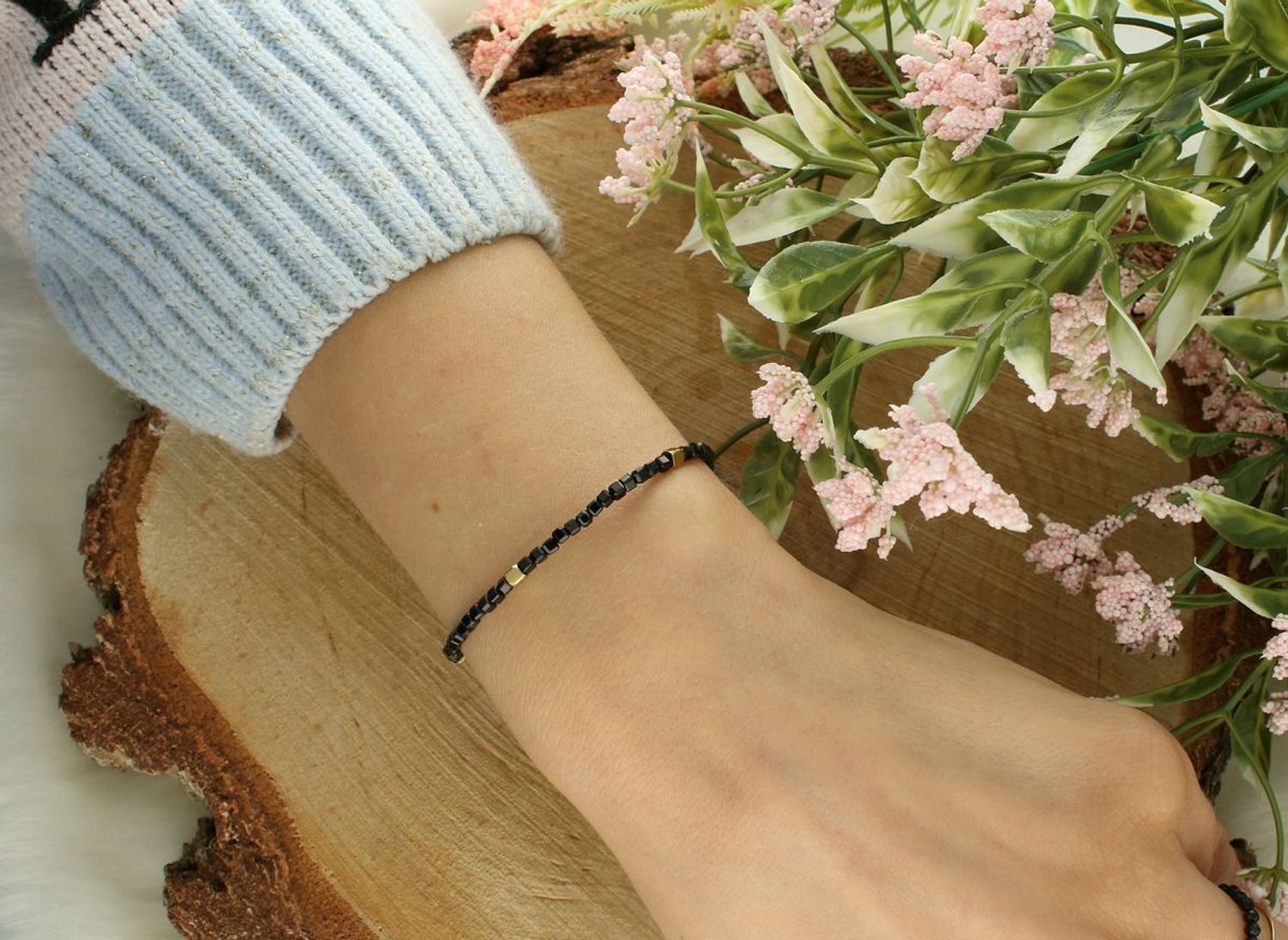 Bransoletka damska stalowa z naturalnym spinelem – długość 16 cm + 3 cm, zapięcie na karabińczyk black.jpg