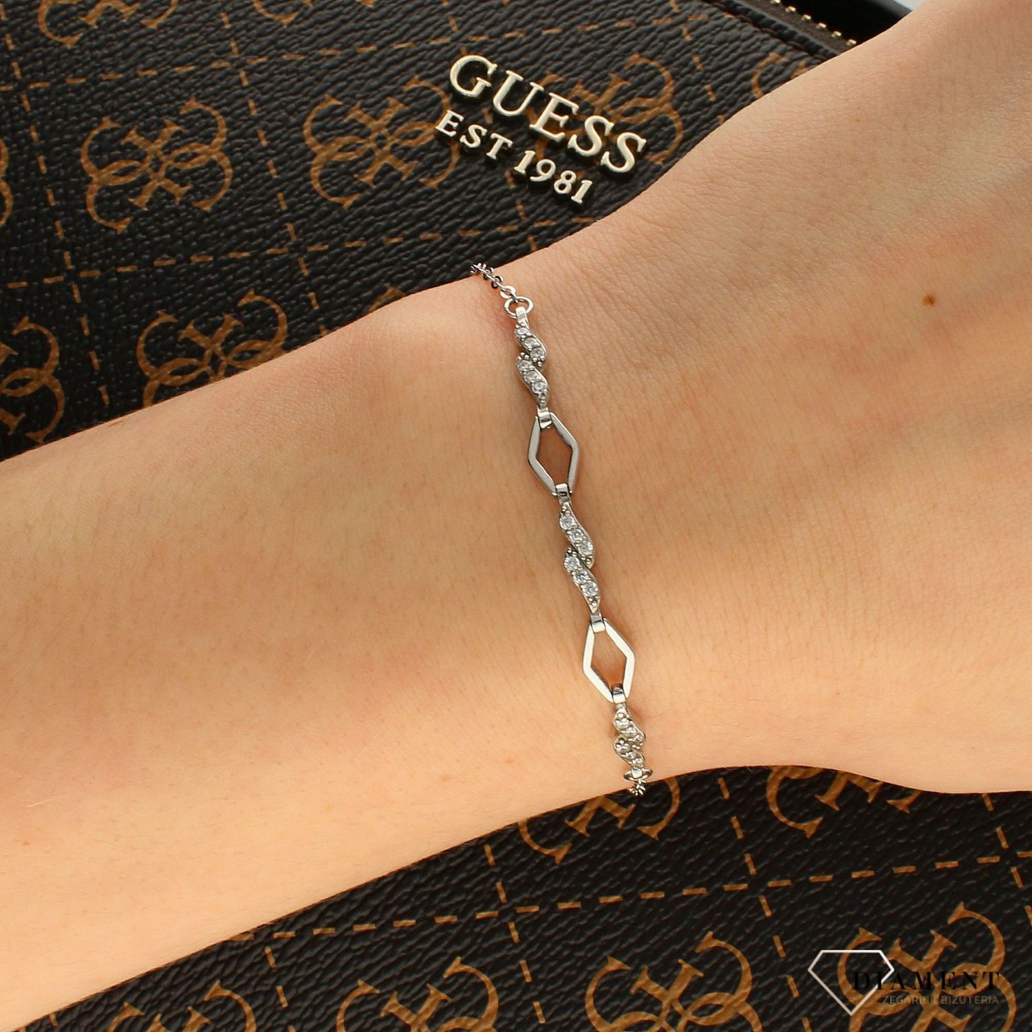 Srebrna bransoletka z ozdobnymi elementami i błyszcząca cyrkonią DIA-BRA-APARTI11-925.jpg