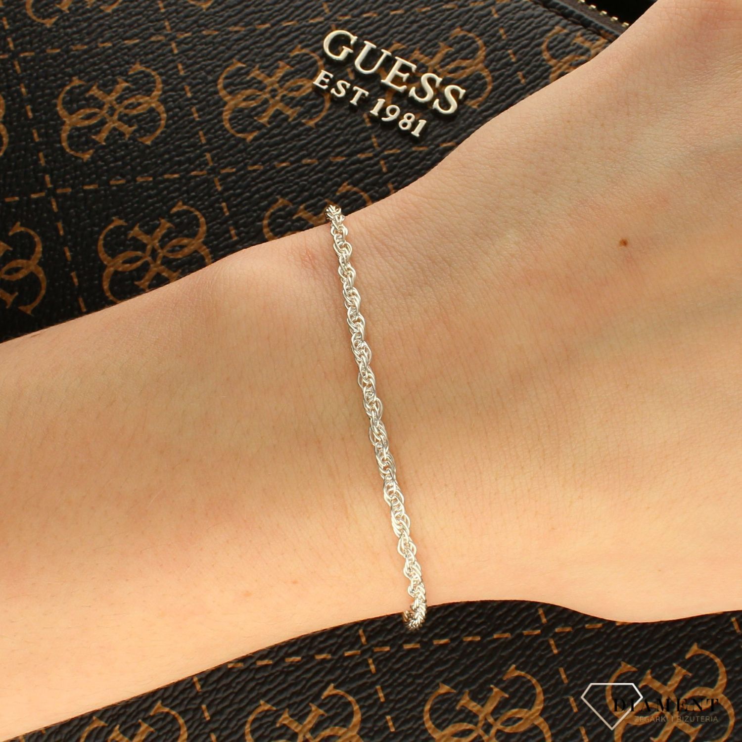 Srebrna bransoletka o klasycznym splocie singapur DIA-BRA-APARTI19-925.jpg