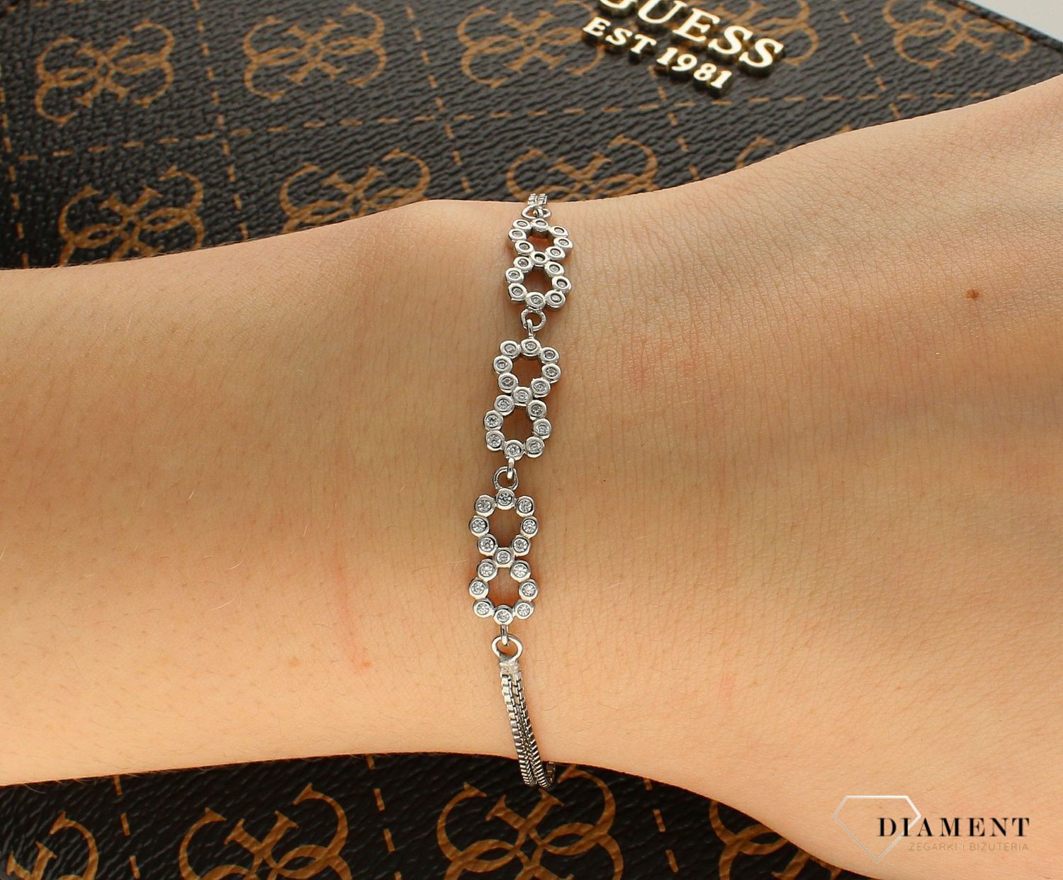 Srebrna bransoletka znaki nieskończoności z cyrkonią DIA-BRA-APARTI42-925.jpg