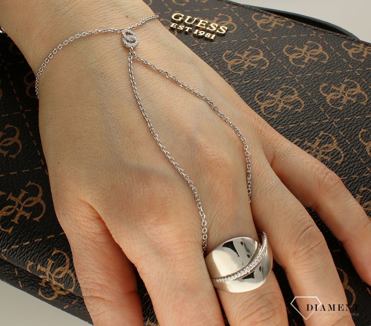 Srebrna bransoletka nowoczesny styl z zawieszką dwa kółka z cyrkonią DIA-BRA-APARTI48925 (3).jpg