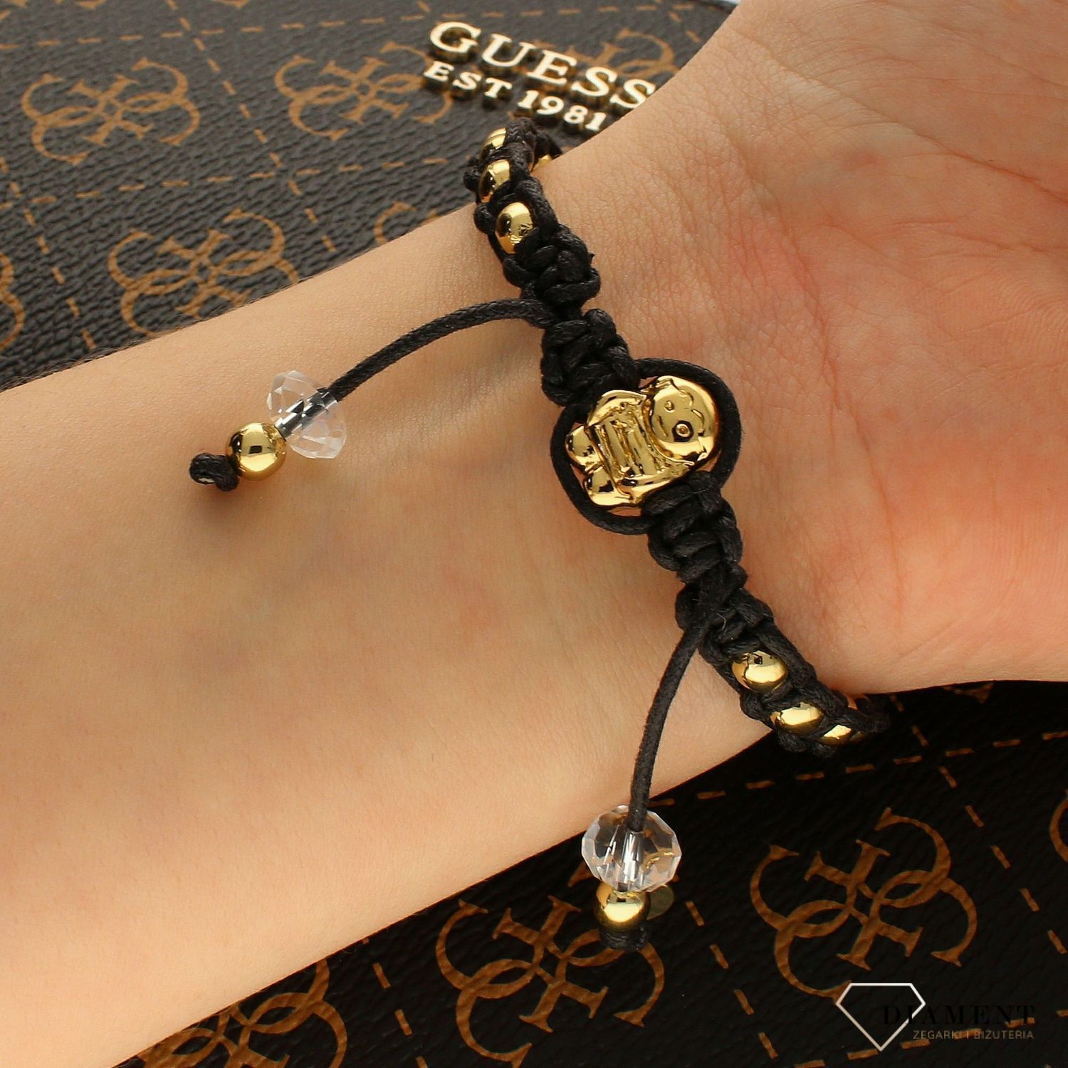 Bransoletka damska Karpiński kuleczki z elementami ozdobnymi DIA-BRA-B12197Au. Wyjątkowa damska bransoletka, łącząca czarny rzemyk i kuleczki w złotym kolorze. Pięknie komponuje się z inną biżuterią (2).jpg