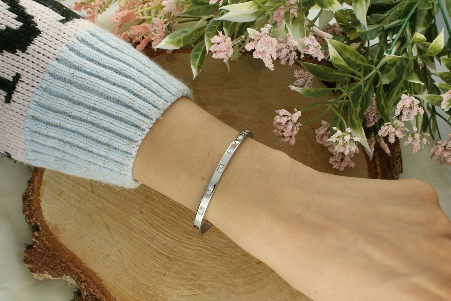 Bransoletka damska sztywna stalowa z cyrkoniami 4 mm, 17 cm  DIA-BRA-B1342739-STAL ....jpg