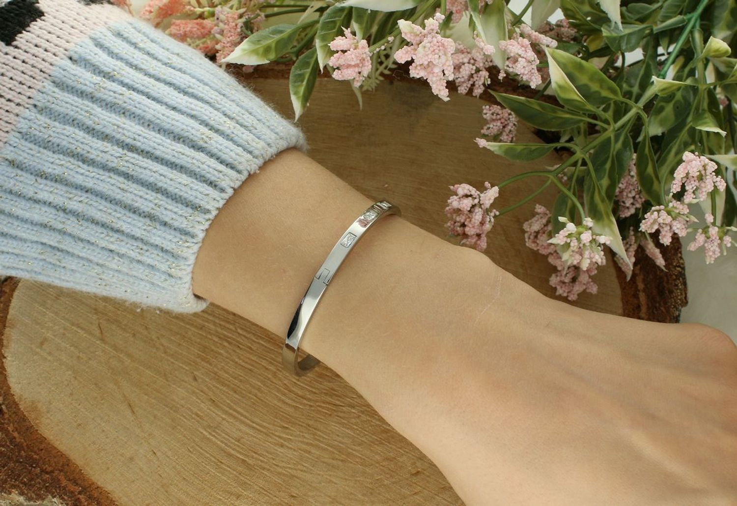 Bransoletka damska sztywna stalowa z cyrkoniami 4 mm, 17 cm  DIA-BRA-B1342739-STAL ....jpg