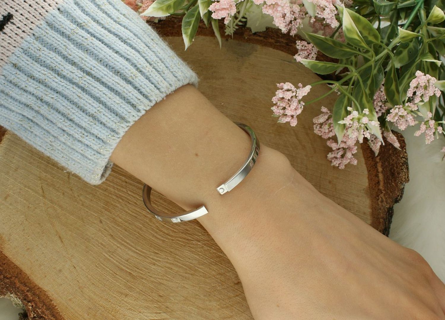 Bransoletka damska sztywna stalowa z cyrkoniami 4 mm, 17 cm  DIA-BRA-B1342739-STAL ....jpg