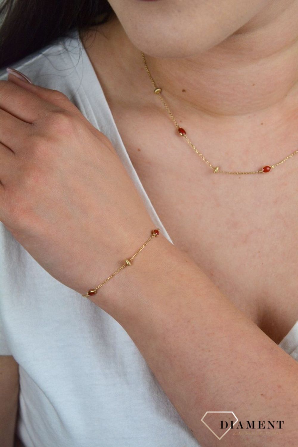 Złota bransoletka celebrytka z koralem i złotymi kuleczkami DIA-BRA-BF2046A-585.jpg