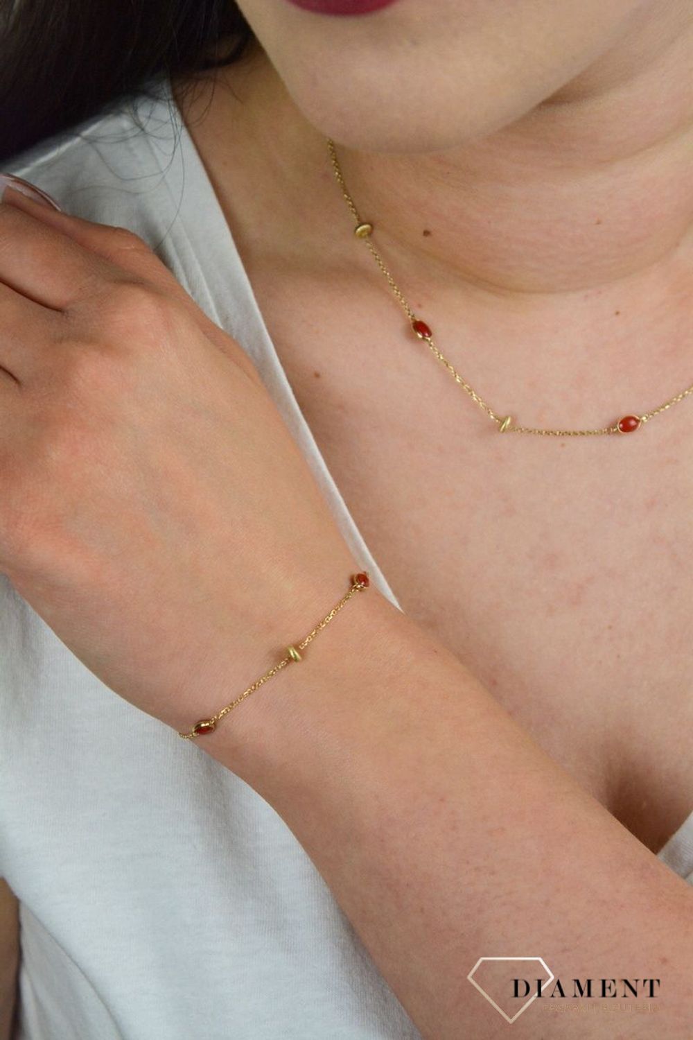 Złota bransoletka celebrytka z koralem i złotymi kuleczkami DIA-BRA-BF2046A-585.jpg