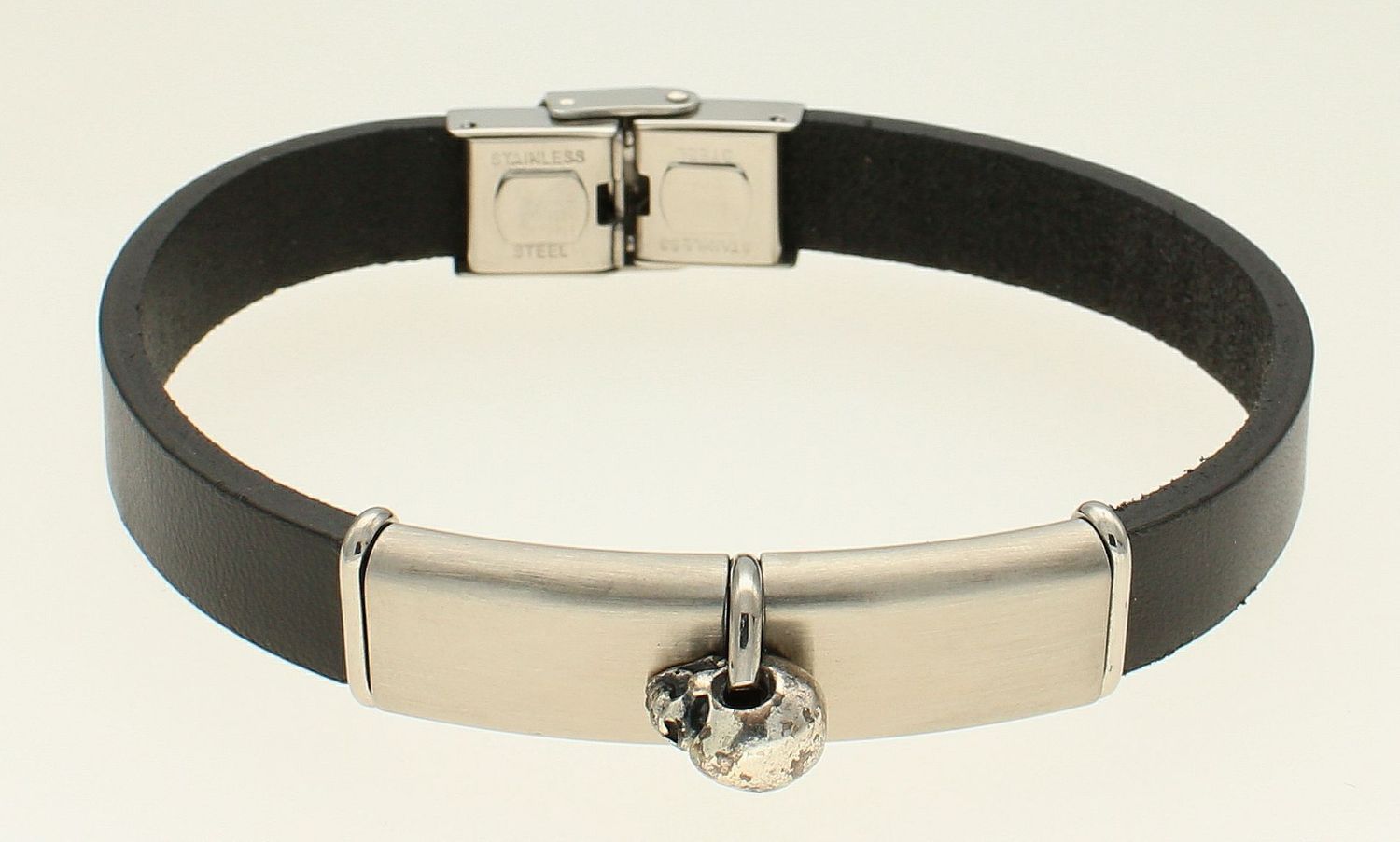 Bransoletka męska czarna skórka z czaszką DIA-BRA-BSPBA10710. Bransoletka męska skórzana idealna na prezent. Bransoletka męska z czaszką. Bransoletka męska skórzana ze wstawkami ze stali szlache (2).jpg