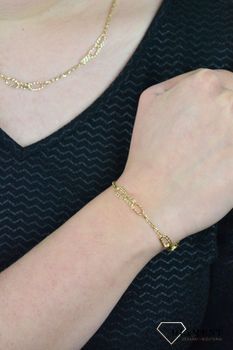 Złota bransoletka celebrytka grawerowane ogniwa DIA-BRA-COE252--585. Ponadczasowa, klasyczna biżuteria, w której harmonijne wzory wspaniale łączą się z blaskiem żółtego złota (1).JPG