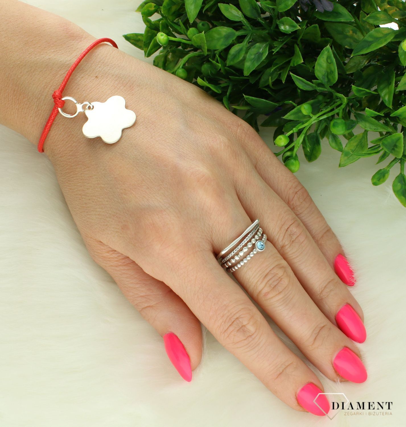 Srebrna bransoletka damska 925 na czerwonym sznurku Kwiatek do graweru DIA-BRA-CZERWONY-KWIAT-925. Bransoletka z blaszką do graweru.  Bransoletka na sznureczku z możliwością graweru będzie idealnym prezentem dla ukochanej kobiety.1.jpg