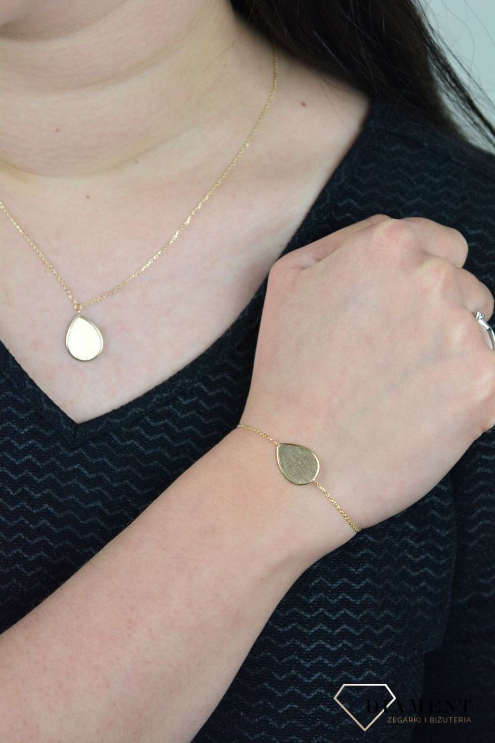 Złota bransoletka celebrytka z zawieszką o matowej powierzchni DIA-BRA-E059--585.jpg