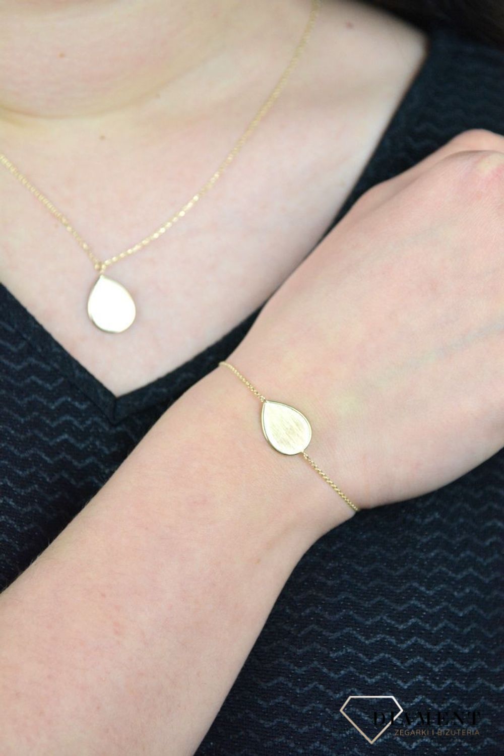 Złota bransoletka celebrytka z zawieszką o matowej powierzchni DIA-BRA-E059--585.jpg