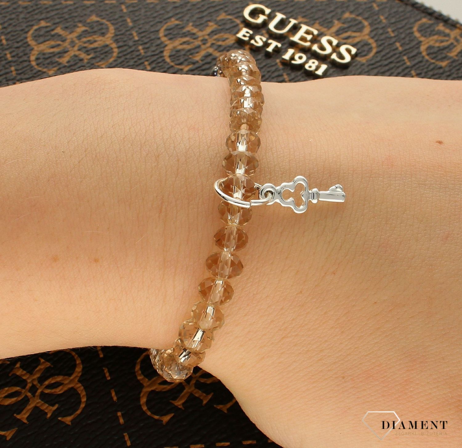 Bransoletka damska z zawieszką kluczyk DIA-BRA-KORALIKI-KLUCZ-2. Damska bransoletka z zawieszka kluczyk. Damska bransoletka z koralików z zawieszką. Bransoletka koraliki delikatna.  (1).jpg