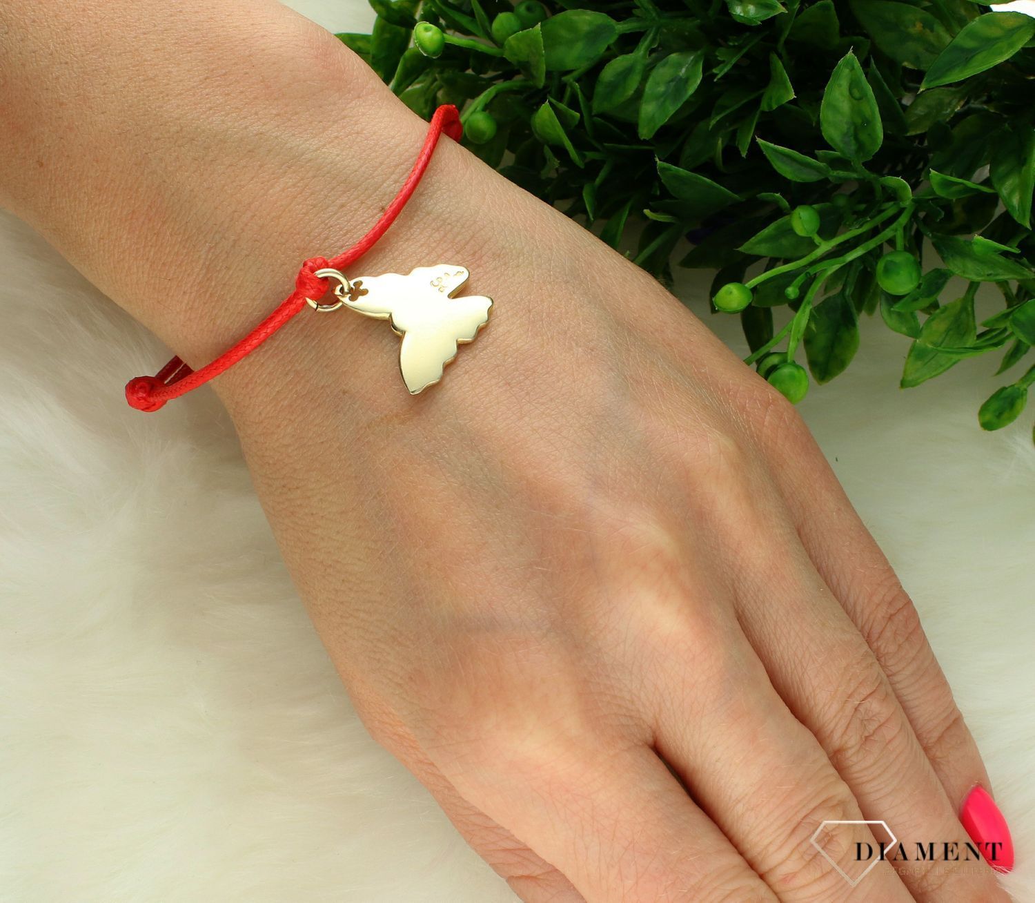 Srebrna bransoletka damska 925 na czerwonym sznurku Motyl pokryty złotem DIA-BRA-LILU-MOTYL-925. Bransoletka na sznureczku będzie idealnym prezentem dla ukochanej kobiety. Srebrna bransoletka damska na czerwonym sznureczku z zawieszką1.jpg