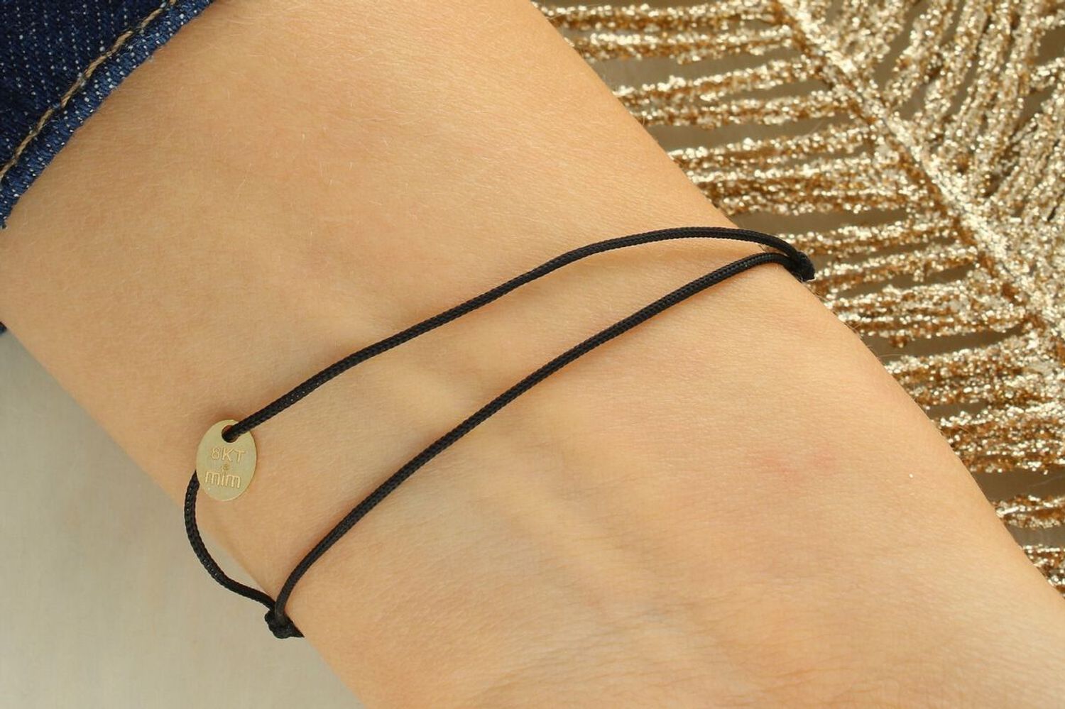 Bransoletka z symbolem nieskończoności na czarnym sznurku jubilerskim. Złoto próby 333 (8K), długość regulowana, waga 0,26 g. Elegancki i symboliczny prezent.1.jpg