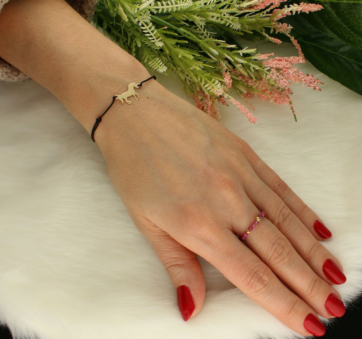 Bransoletka złota damska na sznureczku ze złotym koniem DIA-BRA-LU061G8KBLACK-333DD.jpg