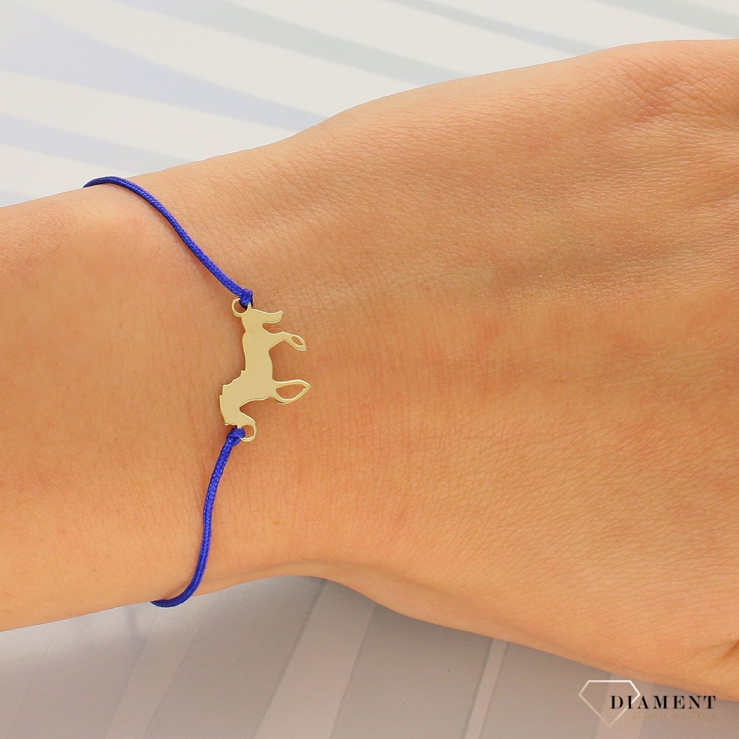 Bransoletka na granatowym sznurku z koniem DIA-BRA-LU061G8KSAPPHIRE (1).jpg