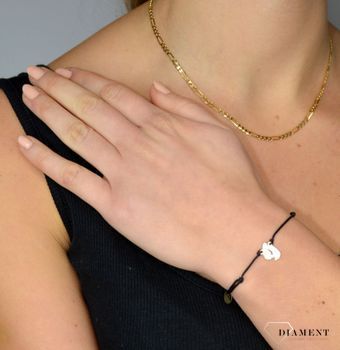 Złota bransoletka na czarnym sznurku 333 Stópki DIA-BRA-LU062G8K-333 ✅ Modna bransoletka na czarnym sznureczku z zawieszką w kształcie stópek (3).JPG