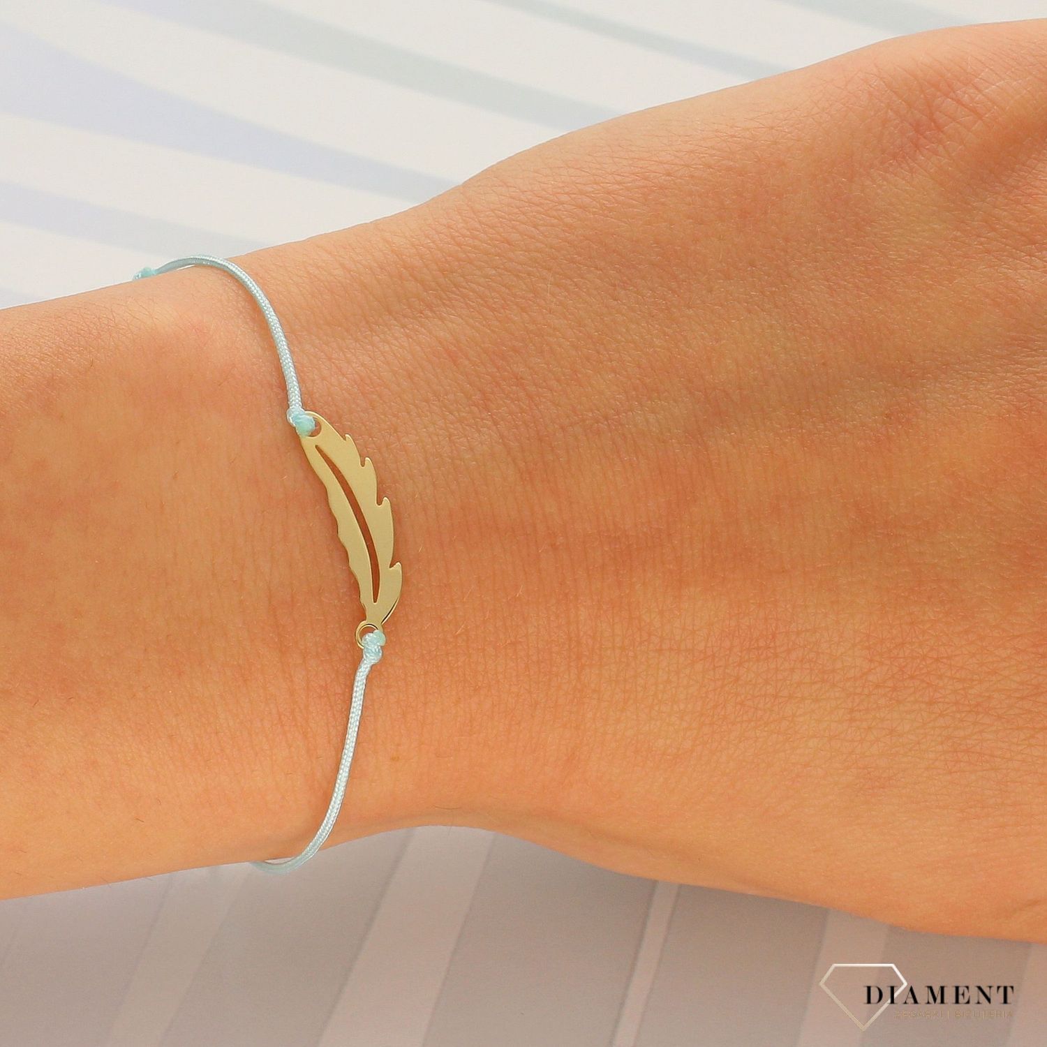 Bransoletka na błękitnym sznurku z piórem DIA-BRA-LU064G8KMINT (1).jpg