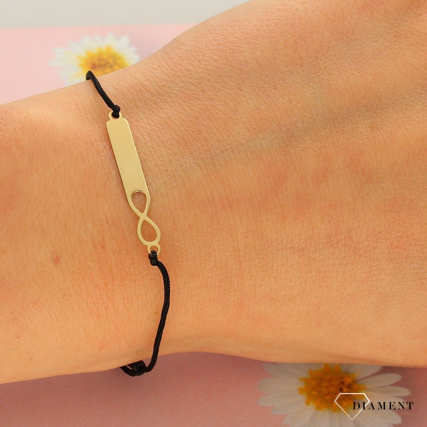 Złota bransoletka na sznureczku blaszka ze znakiem nieskończoności (1).jpg